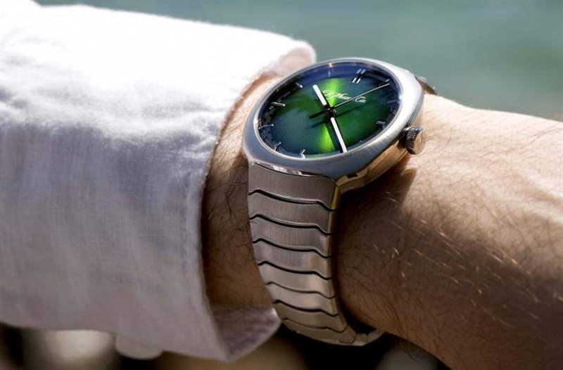 H. Moser & Cie.的Matrix Green極光綠煙熏表盤,已經(jīng)不是第一次現(xiàn)身,亦是H. Moser & Cie.其中一 H. Moser & Cie. Streamliner帶來(lái)超優(yōu)雅的一體式設(shè)計(jì)!-復(fù)刻表