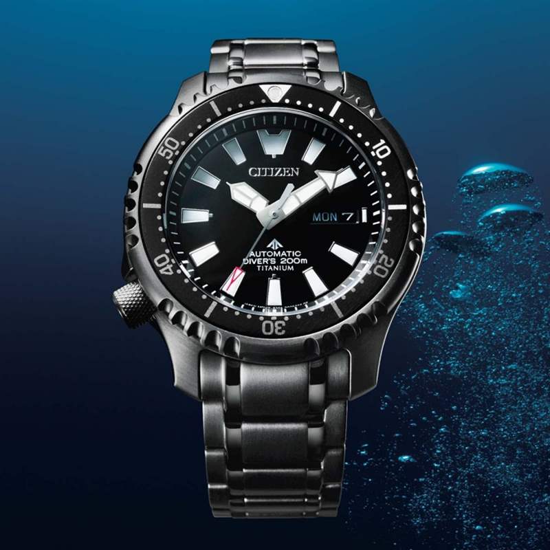 1970年推出全球首枚鈦金屬腕表– X-8 Chronometer。 超級鈦?技術(shù)50周年亞洲限量版|型格黑魂CITIZEN PROMASTER 200M潛水機械腕表-復(fù)刻表
