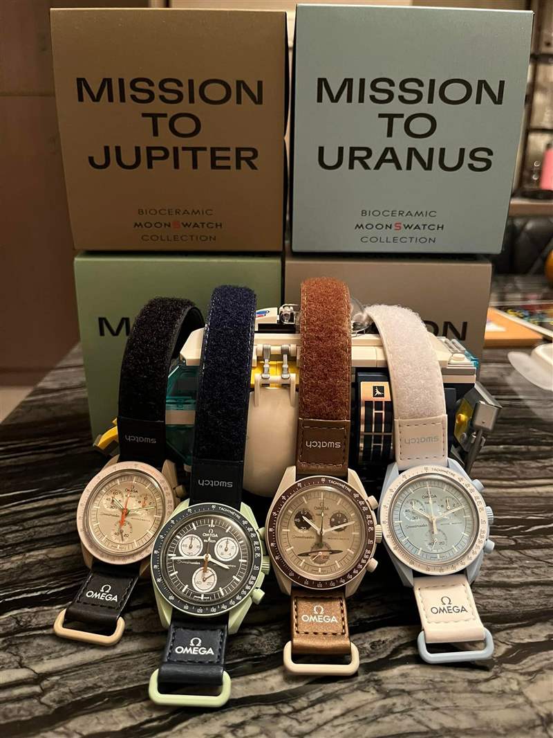 有表友在愛表咖社團分享自己買到的4只MoonSwatch。 (Source:愛表咖) MoonSwatch手表行情下跌網(wǎng)友分享原價購買平價OMEGA登月表心得-復(fù)刻表