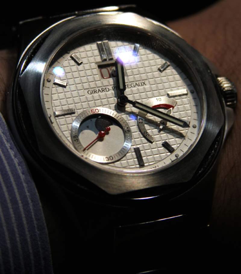 Girard-Perregaux Sport Classique Laureato EVO3 Large Date Mens Watch 80185-11-131-11A See larger image Share your own customer imagesGirard-Perregaux Sport Classique Laureato EVO3 GP芝柏表運動經典勞雷亞托Evo 3大日歷手表-復刻表