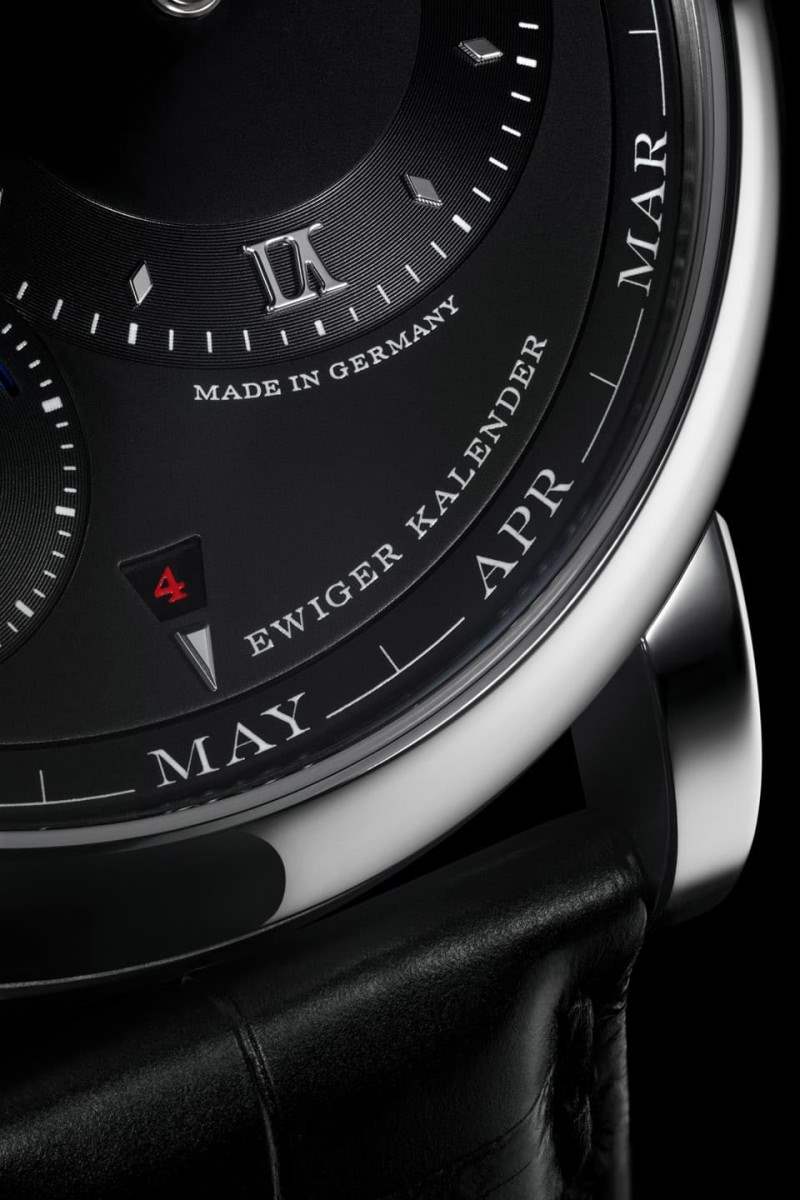朗格Lange 1萬年歷新添鉑金黑面款式-復刻表